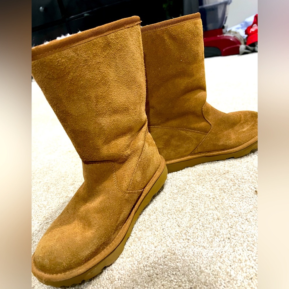 UGG BOOTS size 4